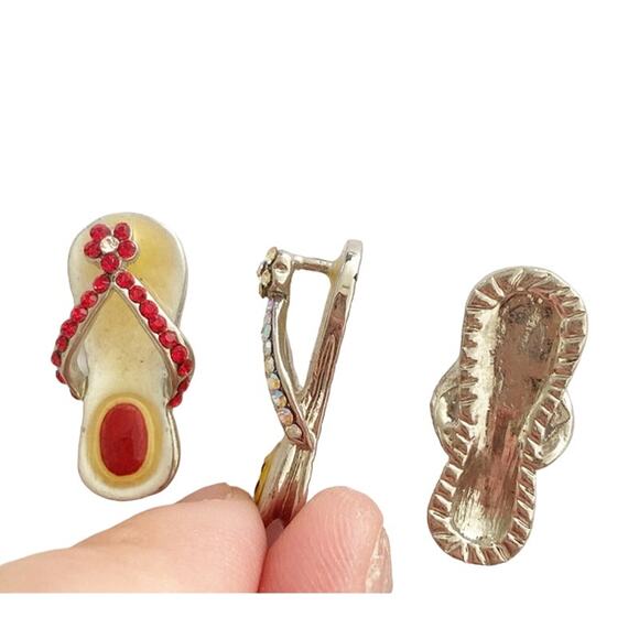 NWT 3 Flip Flop Pendants-Red Flower, Yellow Smiley and Star Patriotic - Picture 2 of 2